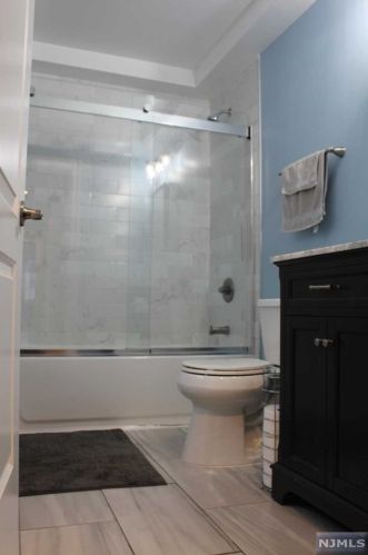 132 Hillcrest Pl, North Bergen NJ  07047-6102 exterior