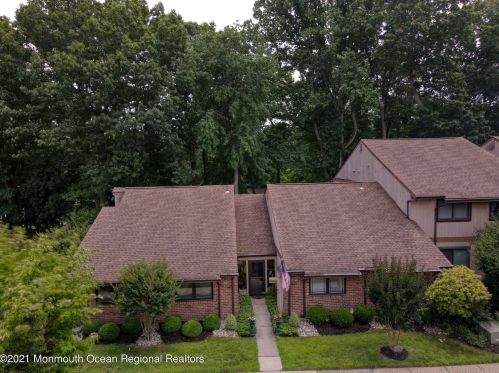 40 Dickinson Ct, Tinton Falls, NJ 07701-5401