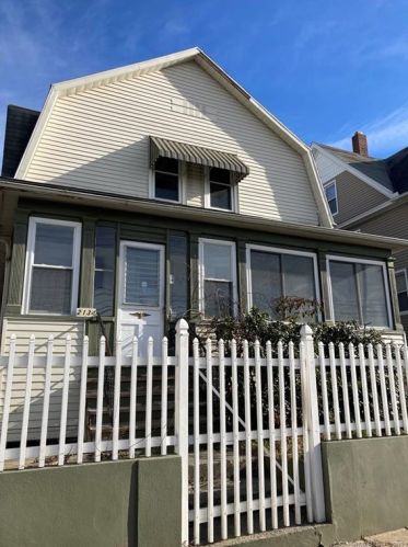 2134 Seaview Ave, Bridgeport, CT 06610-2733