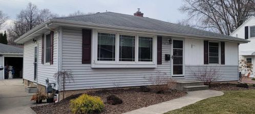 1736 Carroll Ave, Green Bay, WI 54304-3803