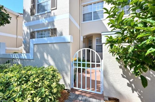8310 Excalibur Cir, Naples, FL 34108-7723