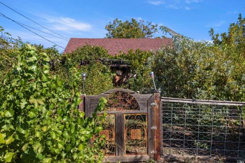3954 Thomas Dr, Lakeport, CA 95453-9737