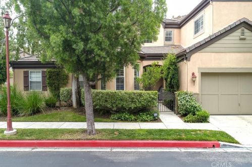 24632 Avignon Dr, Santa Clarita, CA 91355-4900