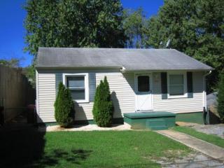 126 Dellwood Ln, Johnson City, TN 37615-2934