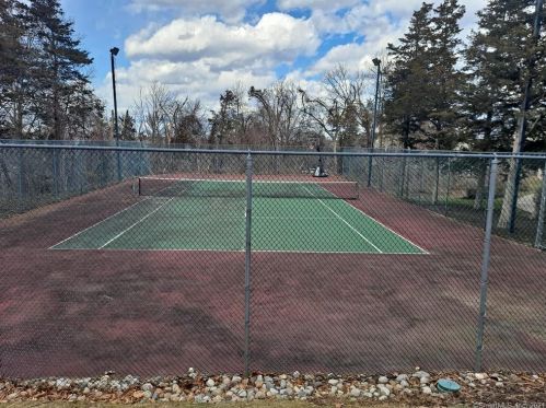 43 Carriage Crossing Ln, Middletown CT  06457-5828 exterior