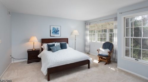 2 Stone Edge Rd, Bedminster NJ  07921-1657 exterior