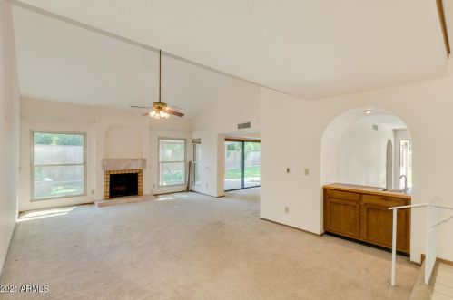 1465 Woodside Rd, Chandler, AZ 85224-7847