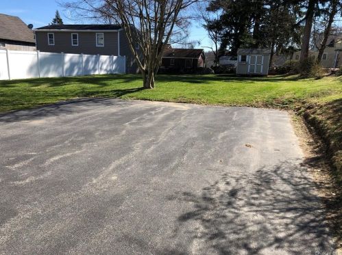1900 Maple Ct, Yorktown Hgts NY  10598-4404 exterior