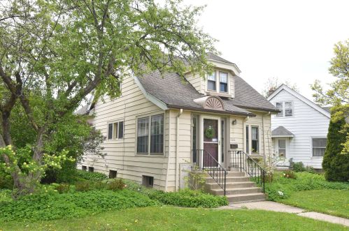 5842 Elliott Cir, Milwaukee, WI 53208-1046