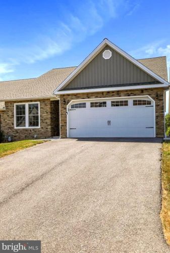 263 Pin Oak Ln, Lees Cross Roads, PA 17257-9437