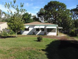 1008 Hull St, Saint Petersburg, FL 33707-3243
