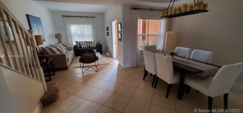 902 143rd Ter, Hollywood FL  33027-6151 exterior