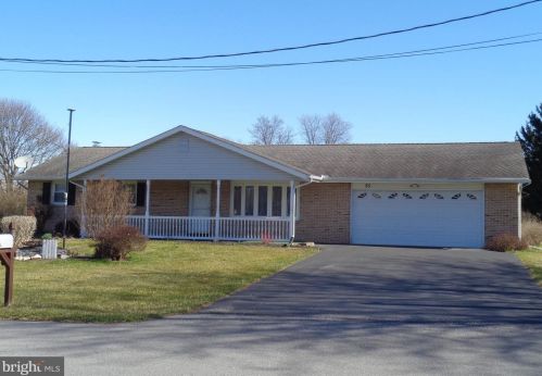 85 Buckthorn Dr, Carlisle, PA 17015-4304