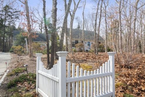 1400 Wunneweta Rd, Nassau Point, NY 11935-2667