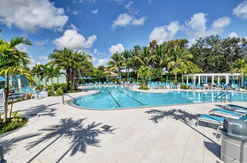 9 Windsor Ln, Boynton Beach FL  33436-6063 exterior