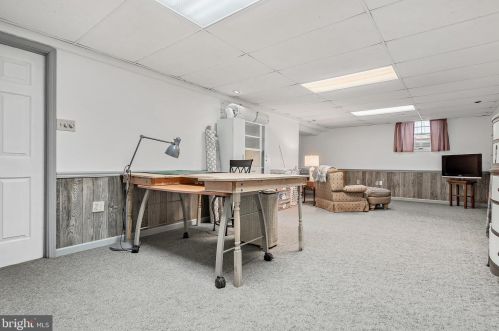 21 Strayer Dr, Carlisle PA  17013-4403 exterior