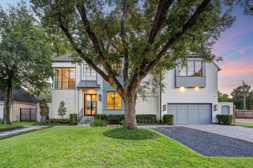 5323 Pocahontas St, Bellaire, TX 77401-4822