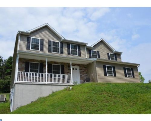 16 Fairway Dr, Ashland, PA 17921-9069