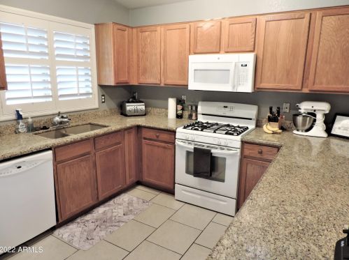5207 Campo Bello Dr, Glendale, AZ 85308-3928