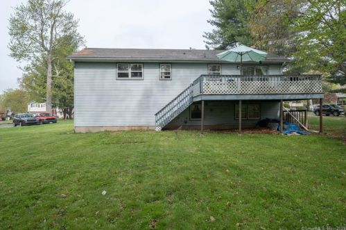 38 Pieper Dr, Wallingford CT  06492-2016 exterior