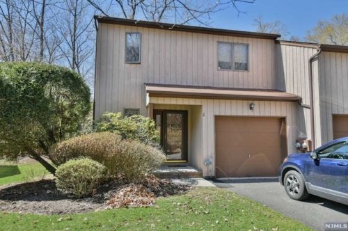 10 Williamsburgh Way, Montvale, NJ 07645-1423