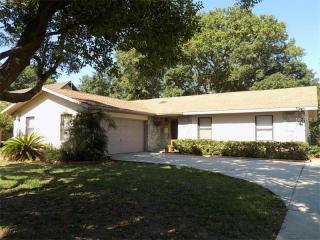 27645 Lois Dr, Tavares, FL 32778-9606