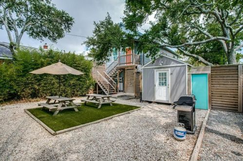 2511 Bernardo De Galvez Ave, Galveston TX 77550 exterior