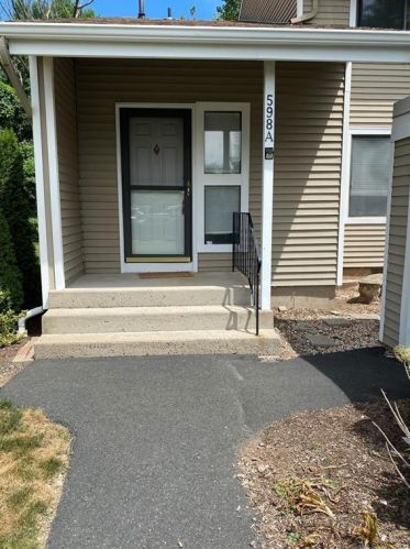 598 Mountain Rd, Hartford, CT 06111-1410