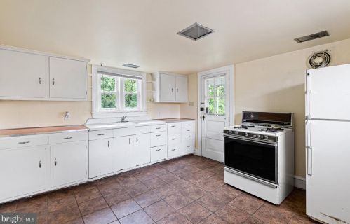 1013 Talcon Dr, Wilmington DE  19804-1242 exterior