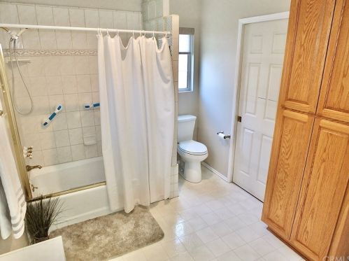 2888 Charlemagne Ave, Long Beach CA 90808-3401 exterior