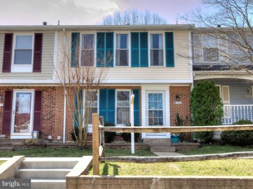 9125 Blarney Stone Dr, Springfield, VA 22152-2146