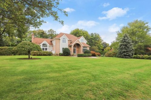 42 Munko Dr, Stamford, CT 06902-1211