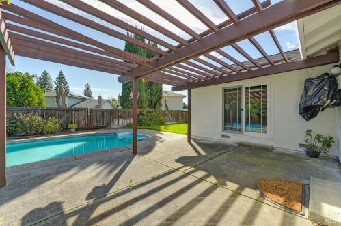 681 Seville Ln, Vacaville CA  95688-2044 exterior