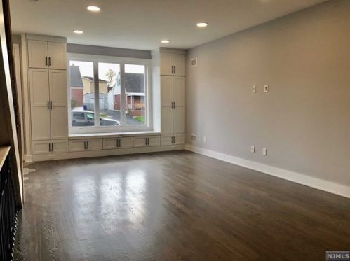 139 Philip Ave, Elmwood Park NJ  07407-2136 exterior