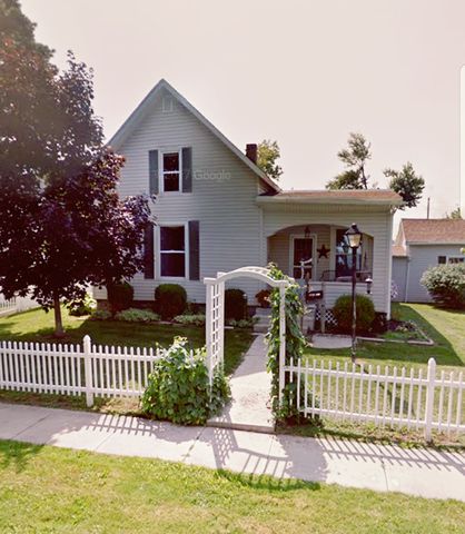210 Lawn Ave, Bluffton, OH 45817-1224