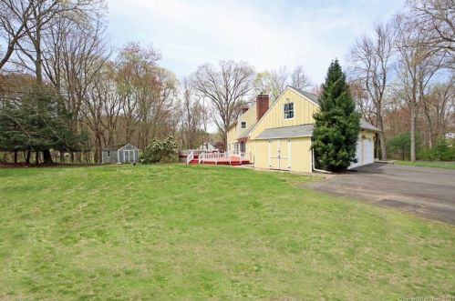 9 Deer Hill Dr, Ridgefield, CT 06877-5307