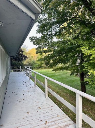 124 Main St, Lakeville CT  06039-1804 exterior