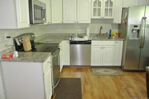 69 Meetinghouse Ln, Milford, CT 06460-6915