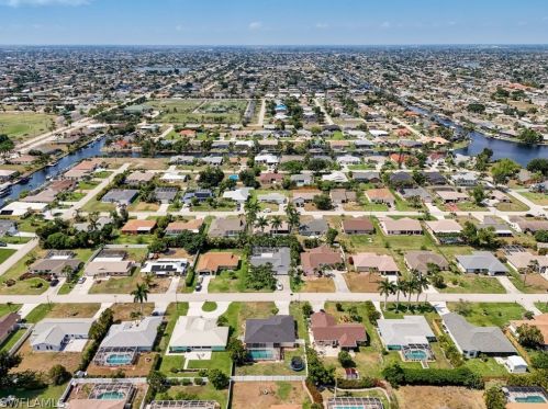 230 43rd Ter, Cape Coral FL  33904-8425 exterior