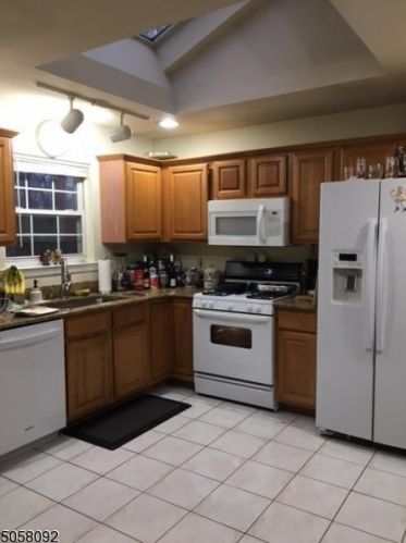 11 Elmwood Ct, Parsippany NJ  07054-3610 exterior