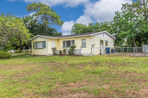5995 59th Way, Saint Petersburg FL  33709-1833 exterior