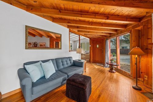 1233 Gloria Dr, Santa Rosa CA 95407-7483 exterior