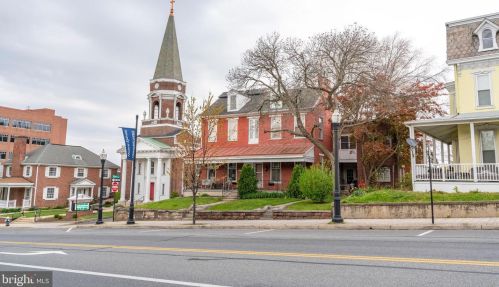 146 Main St, Ephrata, PA 17522-9443
