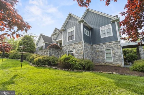 17621 Stonegait Ct, Round Hill VA  20141-2264 exterior