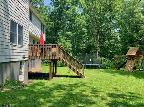 85 Long Hill Rd, Gillette NJ  07933-1410 exterior