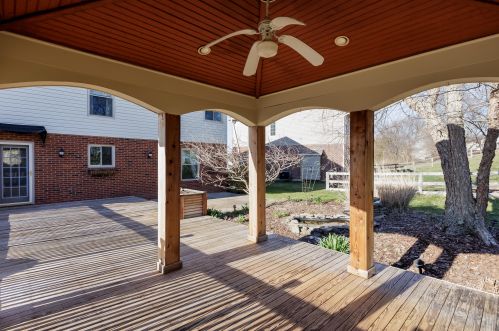 8526 Woodcreek Dr, Florence KY  41042-8237 exterior