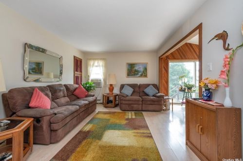 2186 Bright Ave, Hempstead, NY 11554-2022