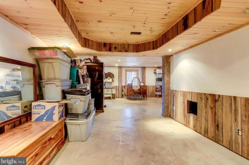 3714 Mountain Rd, Haymarket VA  20169-1739 exterior