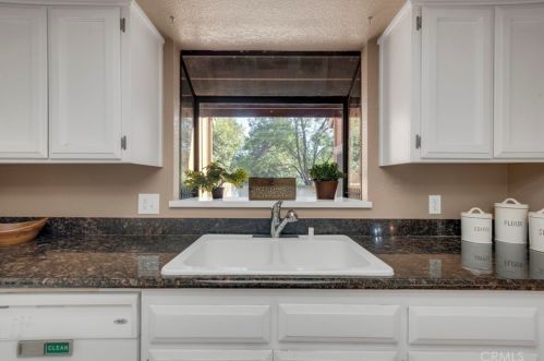 8 Alameda Park Cir, Chico CA 95928-4174 exterior