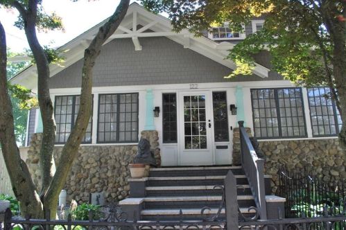 122 Beaufort St, Providence, RI 02908-4435